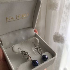 Na Hoku black freshwater pearl earrings